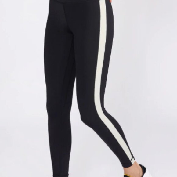 NEW Cream Yoga Black and White Women's Activewear Set - Picture 3 of 4